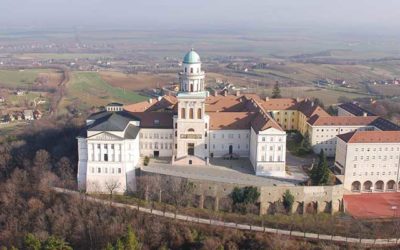 Online lelkigyakorlat, húsvéti liturgiák Pannonhalmán
